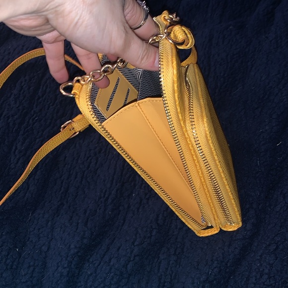 Super Cute Little Yellow Purse !!!! - Picture 6 of 10